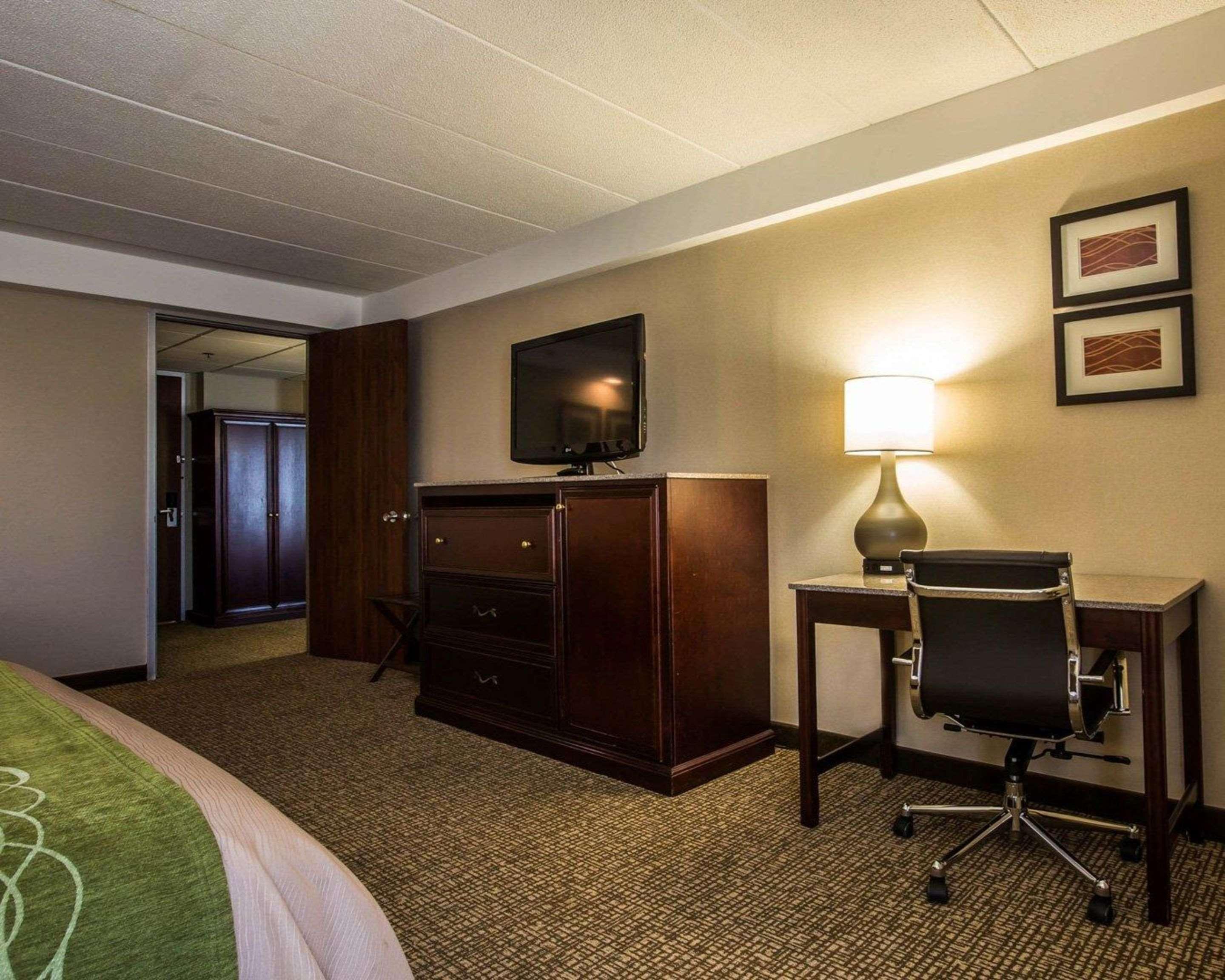 Comfort Inn Airport Манчестер Экстерьер фото