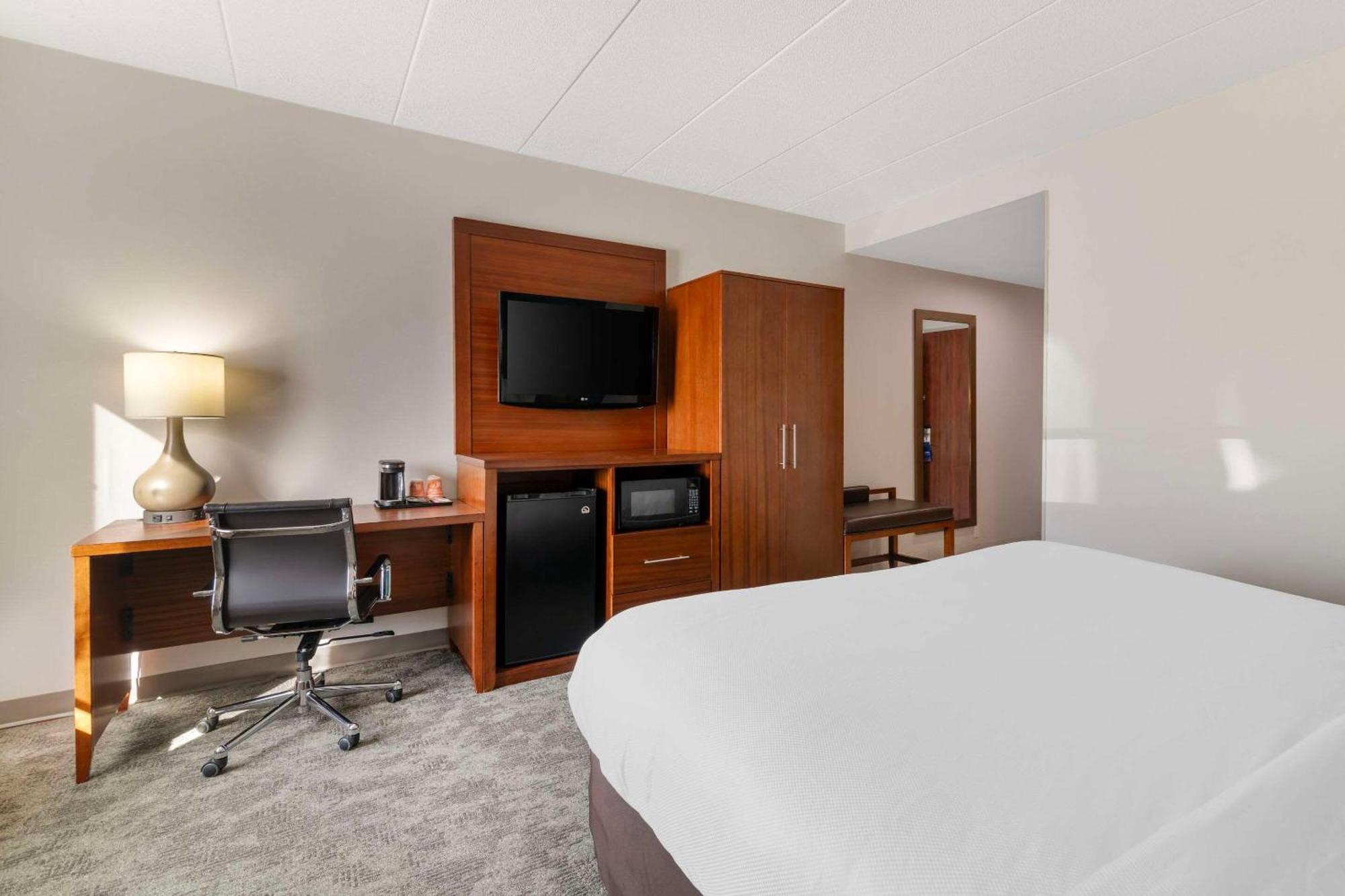 Comfort Inn Airport Манчестер Экстерьер фото