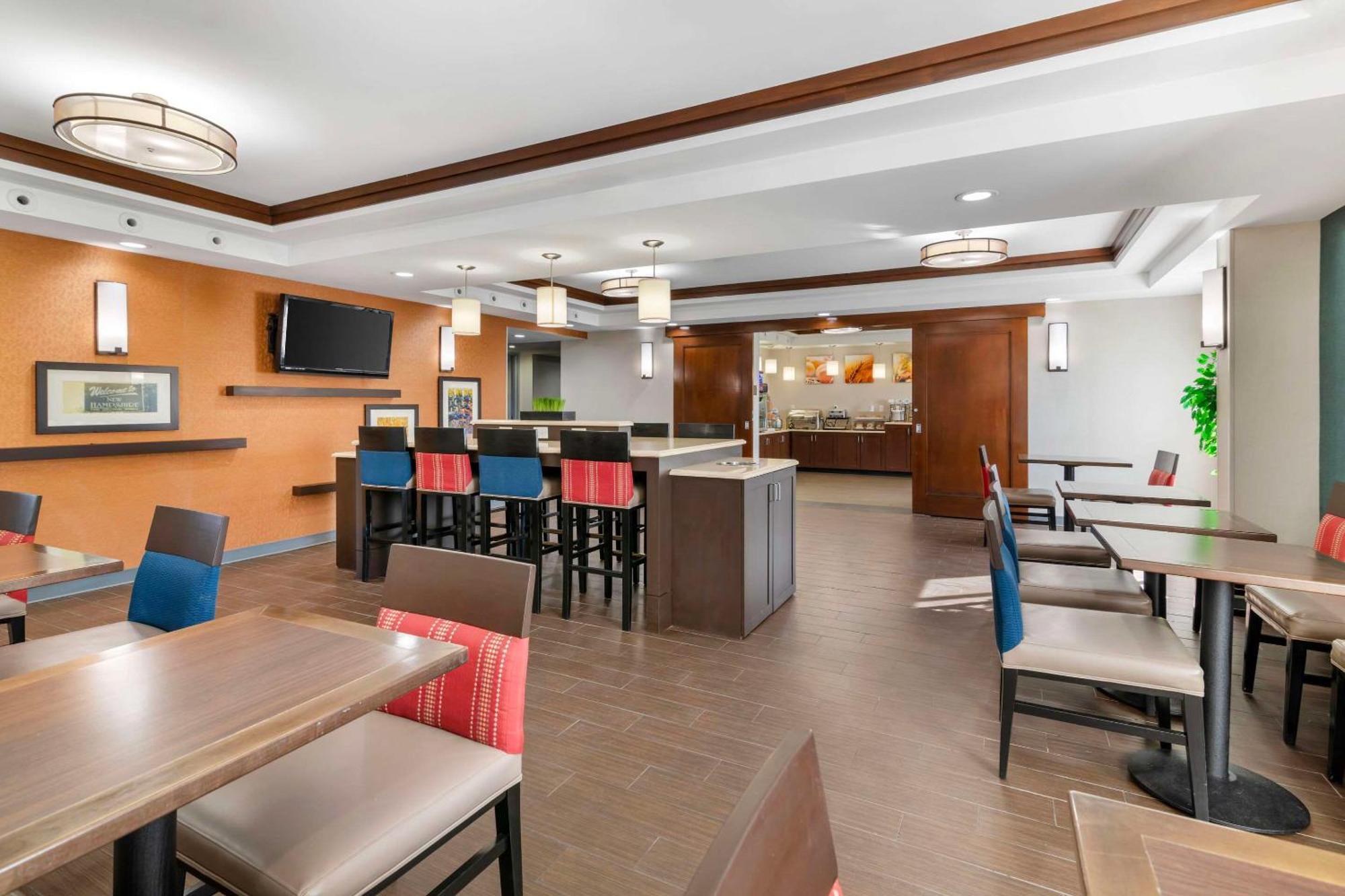 Comfort Inn Airport Манчестер Экстерьер фото